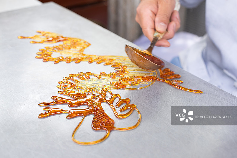 传统美食小吃糖画龙图片素材