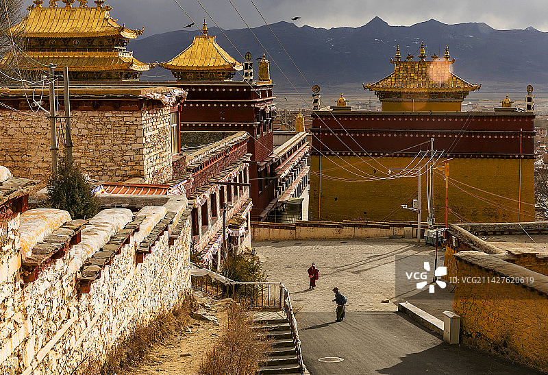 理塘陈述图片素材