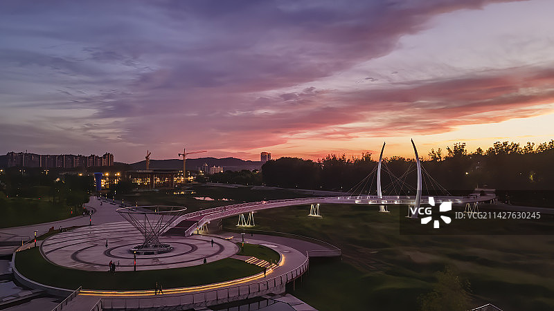 山东省烟台市福山区夹河象牙桥广场城市自然风光航拍晚霞图片素材