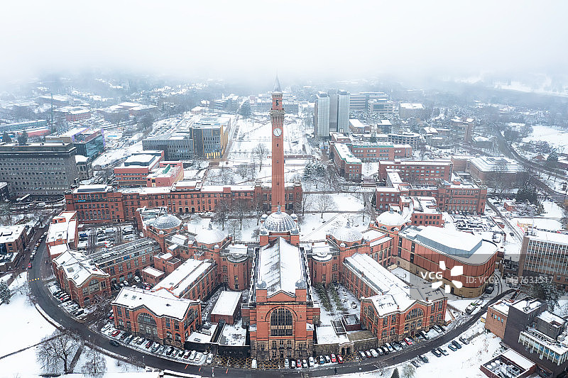英国英格兰伯明翰大学雪景图片素材