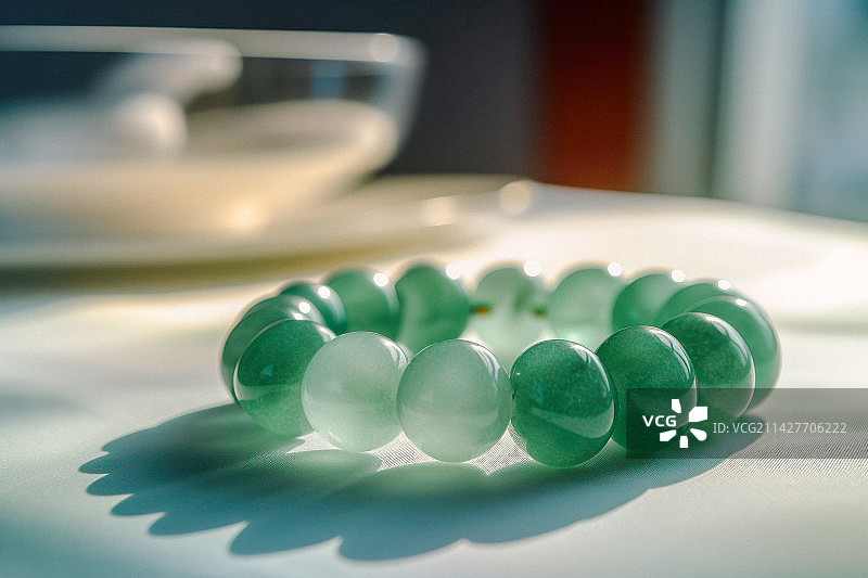 绿翡翠手镯手串细节特写图片素材