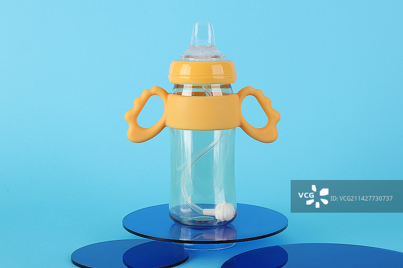 宝宝硅胶奶瓶图片素材