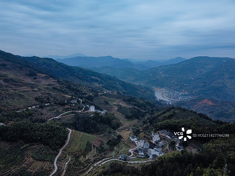 茶园 梯田 卓笔峰 叠石山 下拓坑村 春坪顶 福建 宁德图片素材