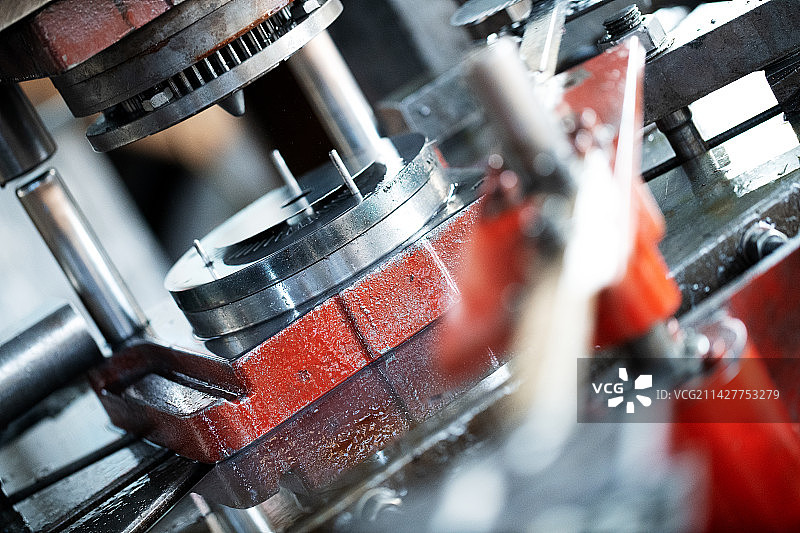 工厂半自动冲床图片素材