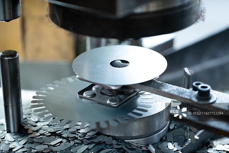 工厂半自动冲床图片素材