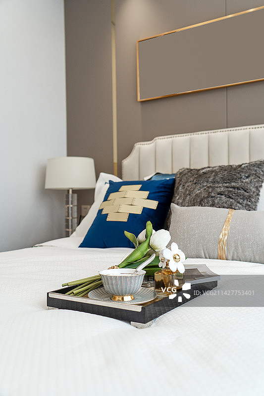 住宅卧室内床图片素材