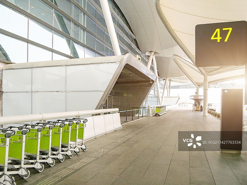 明亮宽敞空港步行区客运大厅国际空港国内国际旅行商务出入口航站楼玻璃幕墙视野宽阔登机口新颖壮观日落黄昏图片素材