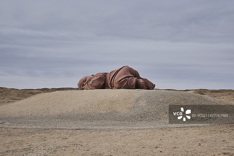瓜州大地之子雕塑图片素材