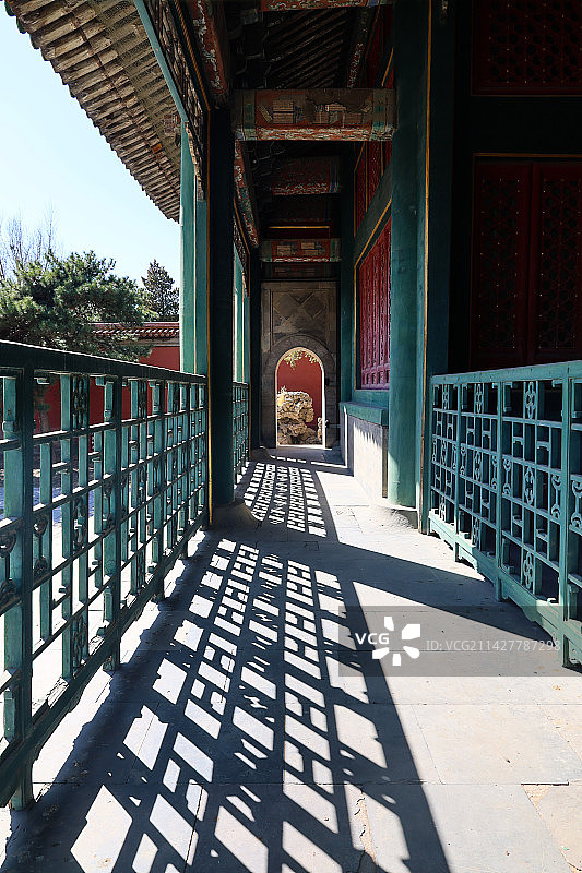 北京故宫四库全书藏书楼文渊阁及花园图片素材