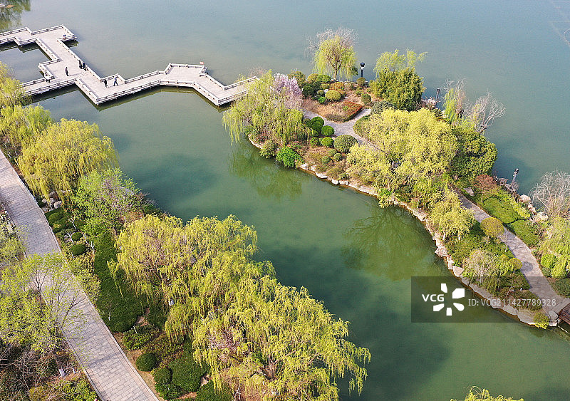 山东枣庄凤鸣湖公园春光美图片素材