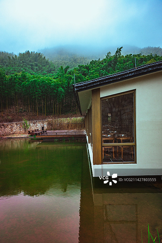 酒店度假村民宿竹林房屋窗户阴沉图片素材