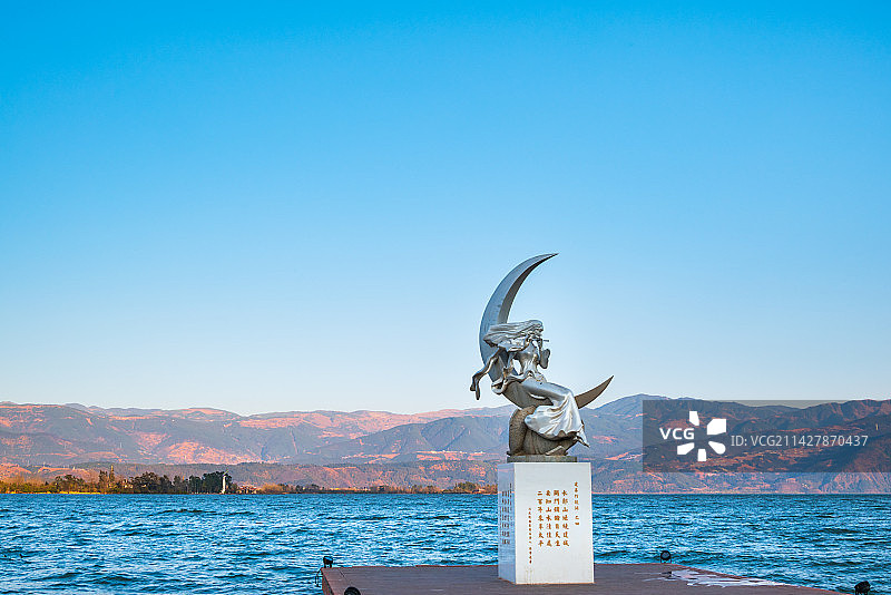 四川省凉山州西昌市邛海湿地公园月亮女神白昼晴天图片素材