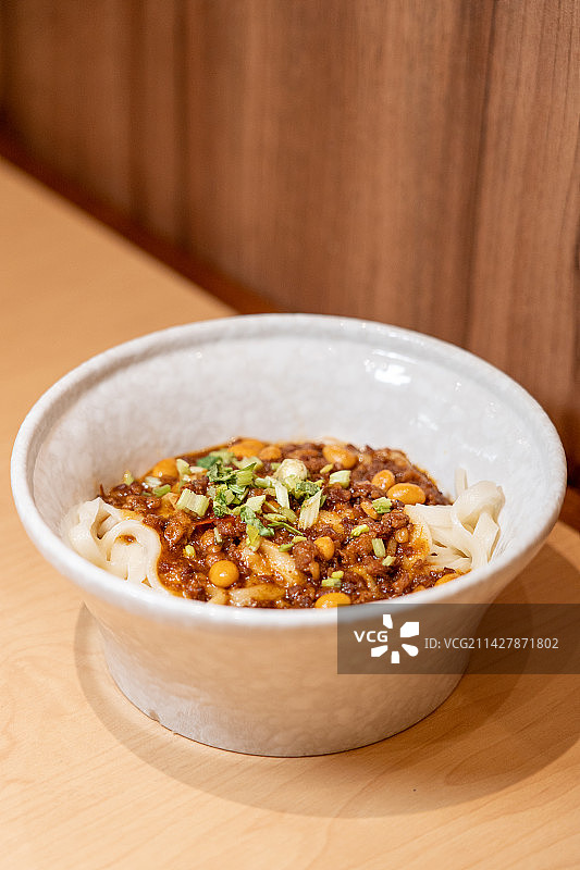 特色西北面条 肉燥干拌手擀面图片素材