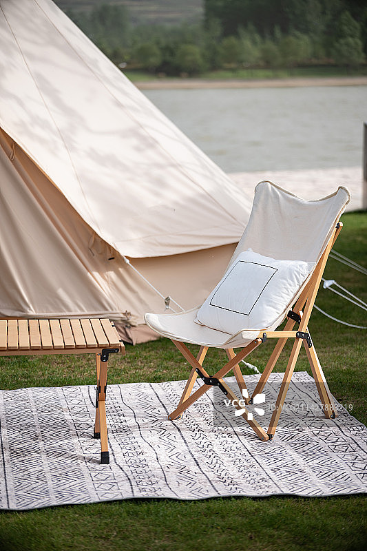 帐篷户外露营地图片素材