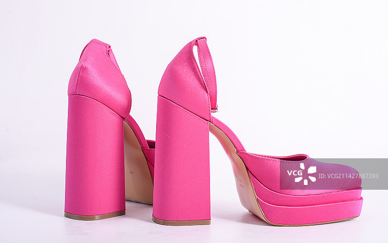玫红色厚底高跟鞋图片素材
