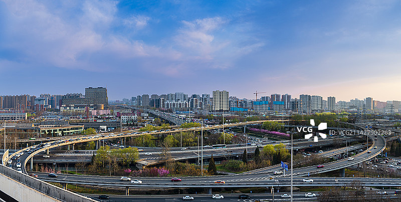 北京东四环四惠桥春天图片素材