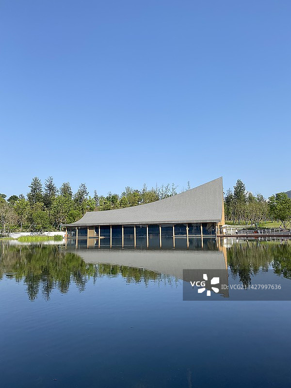 湖中图书馆图片素材