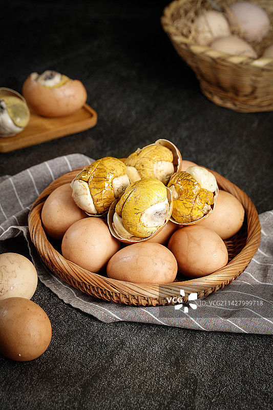 篮子里装着毛蛋图片素材