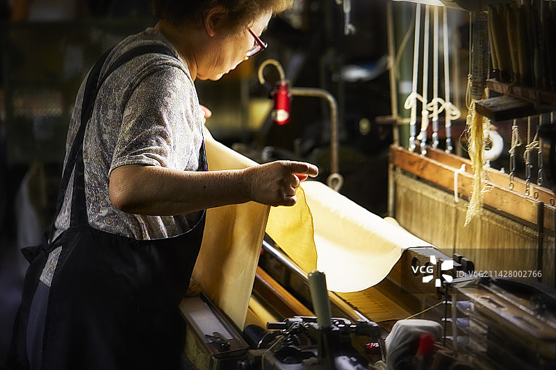西阵织机与工匠图片素材