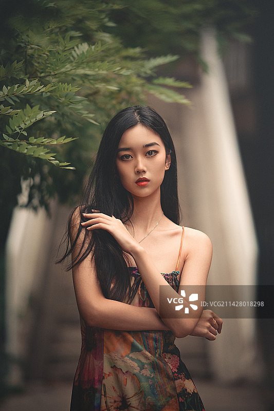 桥边的女孩图片素材