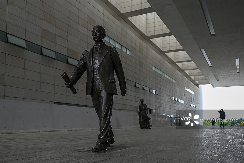 广东广州辛亥革命纪念馆历史人物雕像图片素材