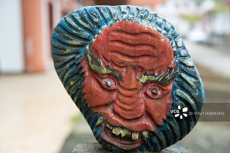 四川雅安芦山根雕一条街，奇怪的艺术品图片素材