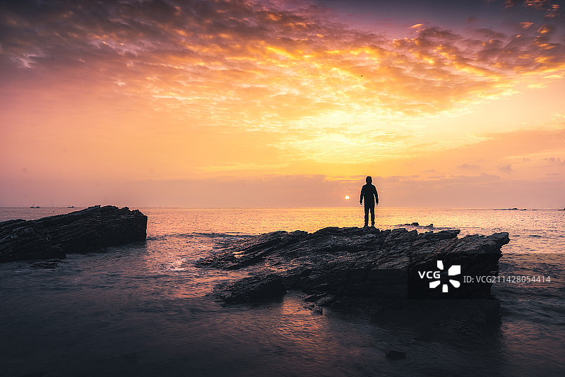 深潜基地日出图片素材