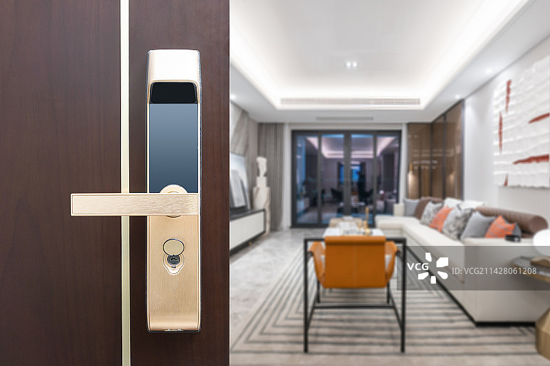 指纹密码锁智慧家居图片素材