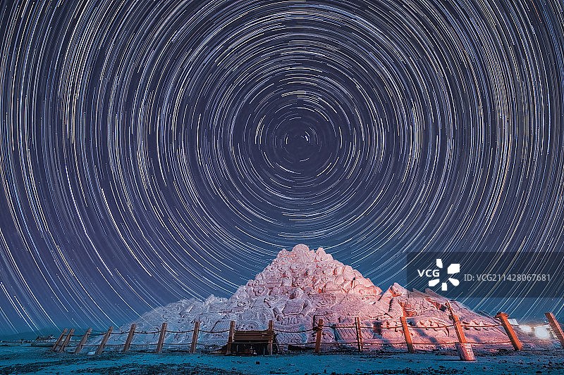 青海省海西蒙古族藏族茶卡盐湖星空营地图片素材