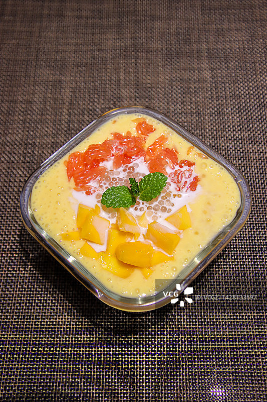 粤式甜品：杨枝甘露图片素材