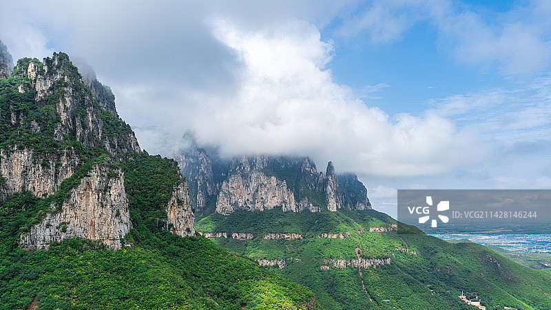 河南焦作修武县云台山景区夏季户外风光高视角图片素材