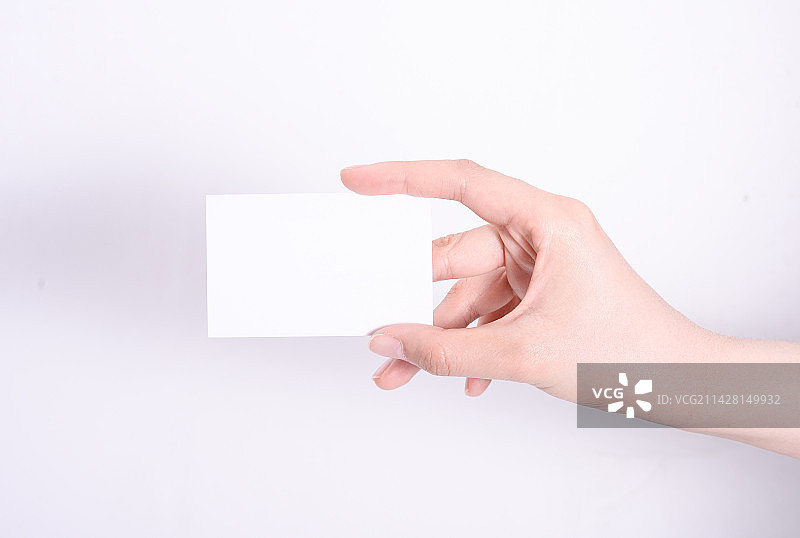 女性手拿空白名片图片素材
