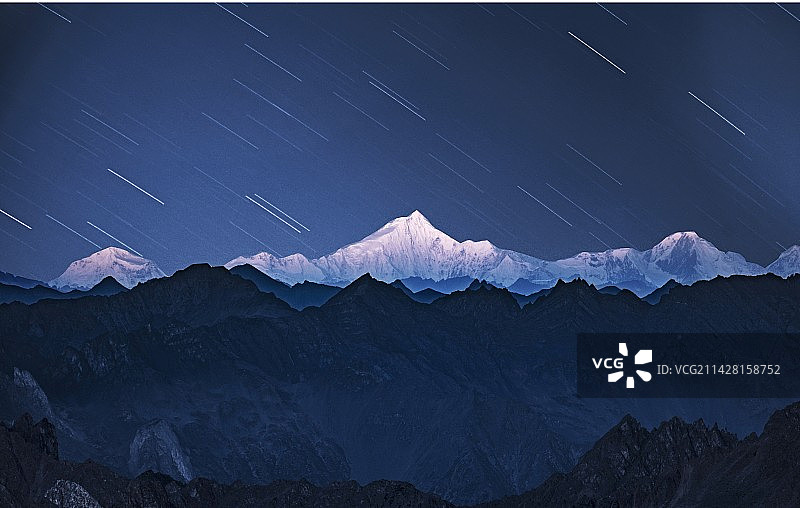 夜之行板~卡瓦格博魅影图片素材