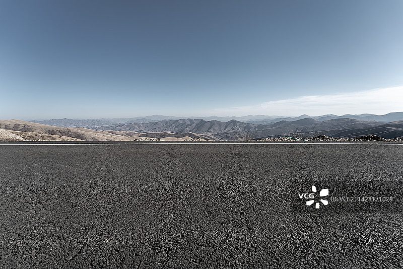 山顶沥青地面，汽车广告背景图图片素材