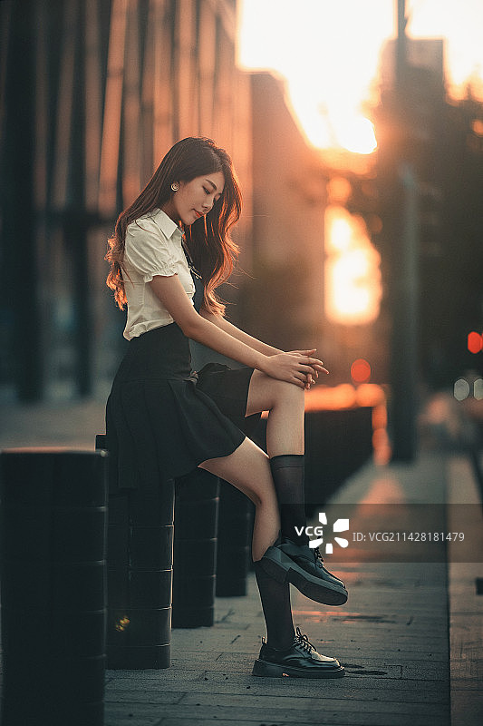 夕阳下的街道图片素材