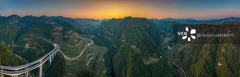 贵州独山县苗岭大山的黄昏景色图片素材