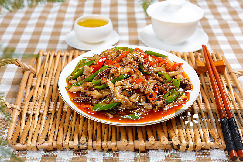 香辣美味下酒菜辣椒炒鱿鱼须图片素材