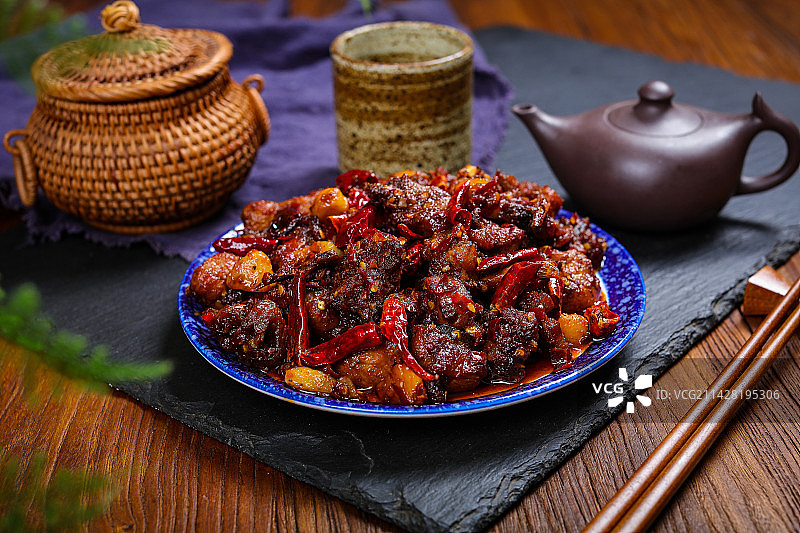 香辣美味下酒菜辣子鸡丁图片素材