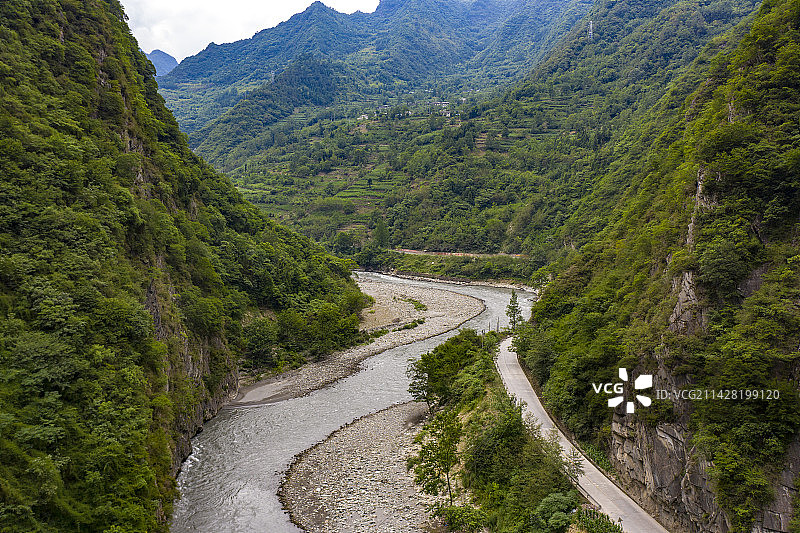 航拍四川黄龙保护区的森林图片素材