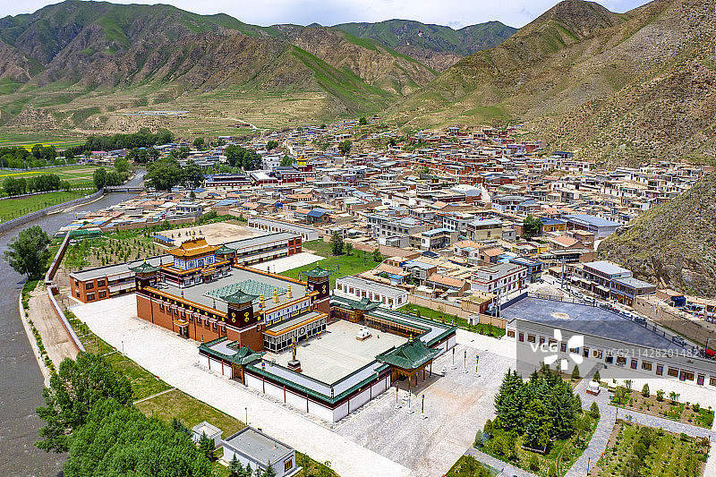 航拍甘肃甘南夏河县拉卜楞寺图片素材