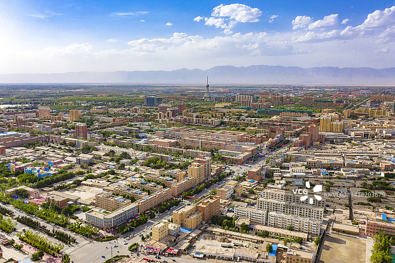 航拍新疆喀什地区巴楚县城景观图片素材