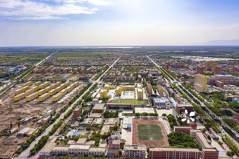 航拍新疆喀什地区巴楚县城景观图片素材