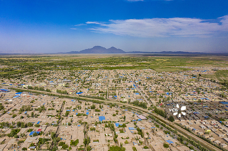 航拍新疆喀什地区巴楚县城景观图片素材