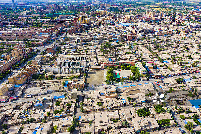 航拍新疆喀什地区巴楚县城景观图片素材