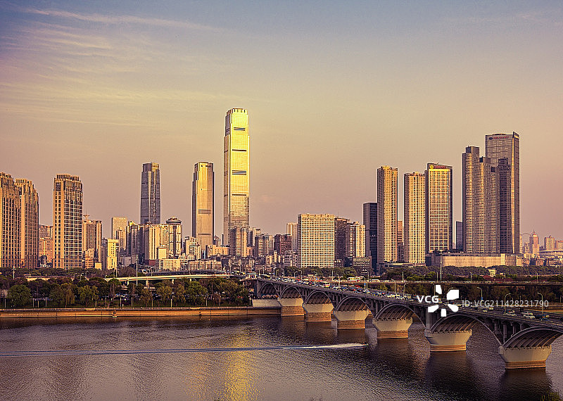 黄昏下的长沙橘子洲大桥图片素材