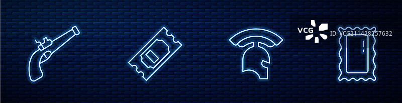 罗马军头盔、老式手枪和电影院图片素材