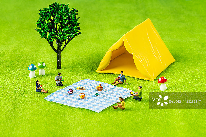 春游踏青户外露营创意微缩景观图片素材