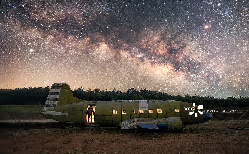 坠落 Falling（寻甸北大营草场星空）图片素材