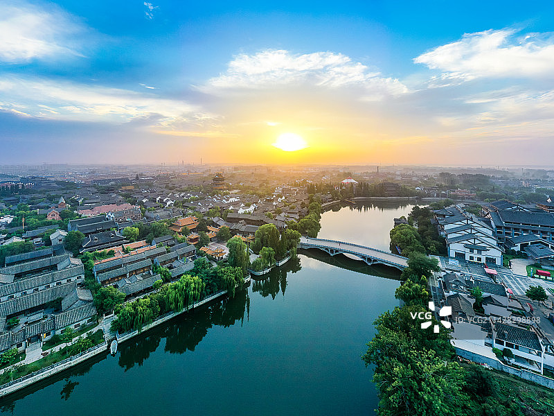山东枣庄台儿庄古城京杭大运河日出户外航拍高视角图片素材