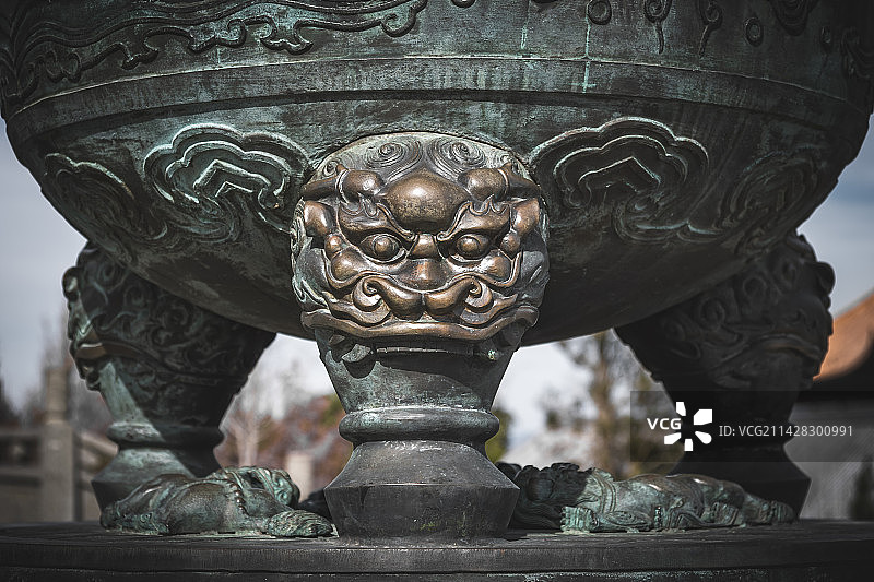 云南大理崇圣寺香炉铜鼎图片素材